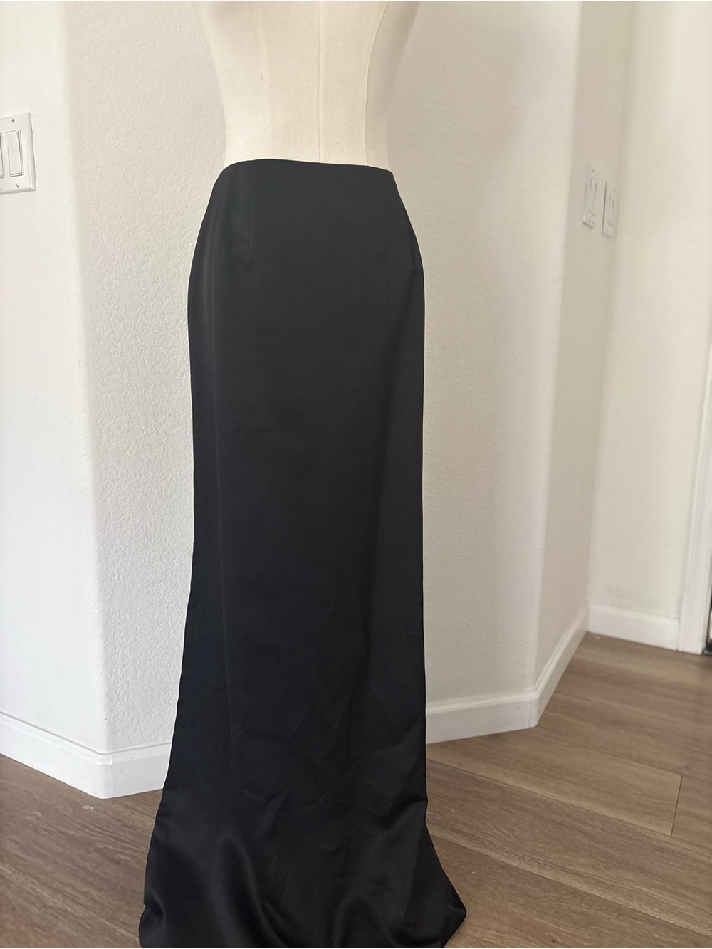 Papell Boutique Black Maxi Skirt - Sleek High-Rise Silhouette